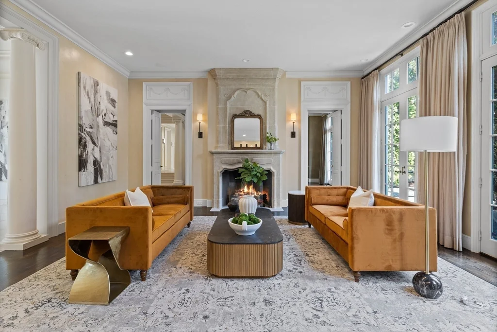 6 bed, 4+ bath apartment for rent at 120 Cabot St Unit 120, Chestnut Hill — photo 2 of 37