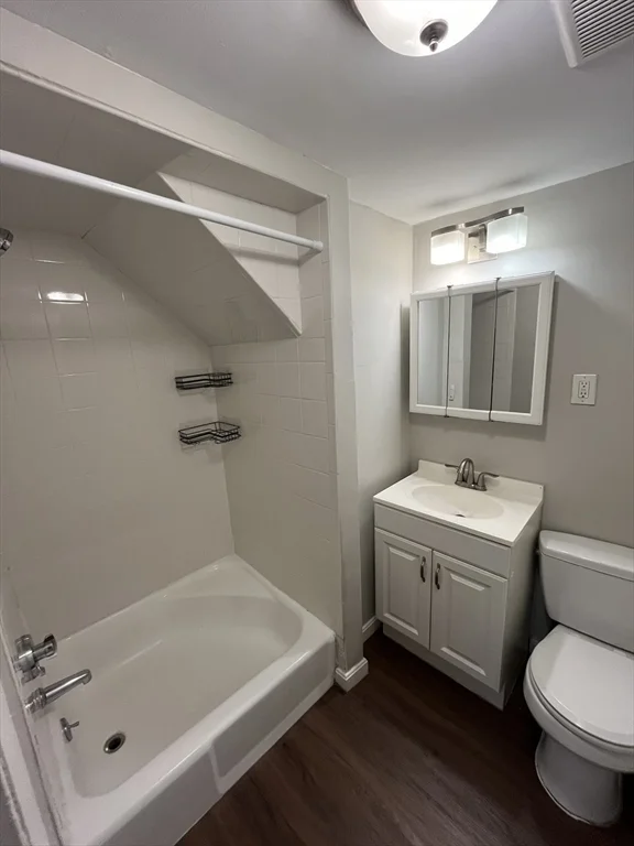 Studio bed, 1 bath apartment for rent at 120 Charles St Unit 2, Beacon Hill — photo 3 of 5