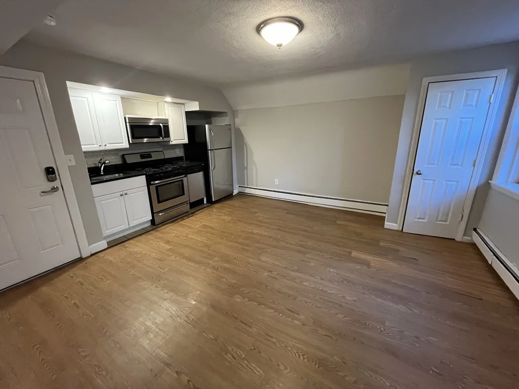 Studio bed, 1 bath apartment for rent at 120 Charles St Unit 2, Beacon Hill — photo 2 of 5