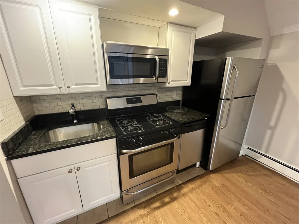 Studio bed, 1 bath apartment for rent at 120 Charles St Unit 2, Beacon Hill — photo 1 of 5