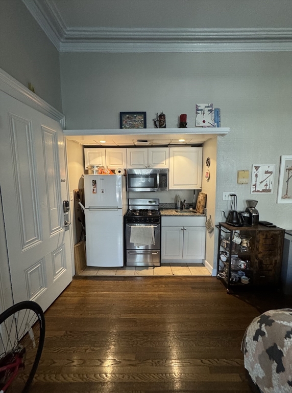 Studio bed, 1 bath apartment for rent at 120 Charles St Unit 6, Beacon Hill — photo 3 of 6