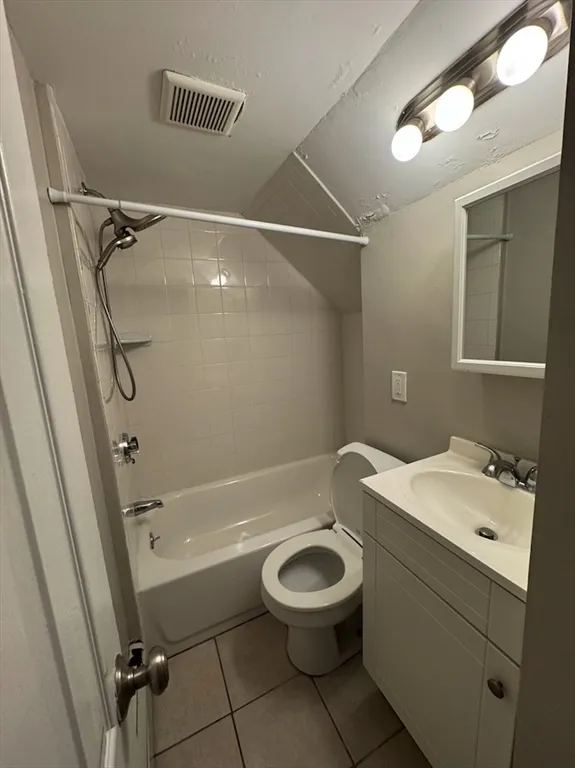 Studio bed, 1 bath apartment for rent at 120 Charles Unit 1, Beacon Hill — photo 4 of 4