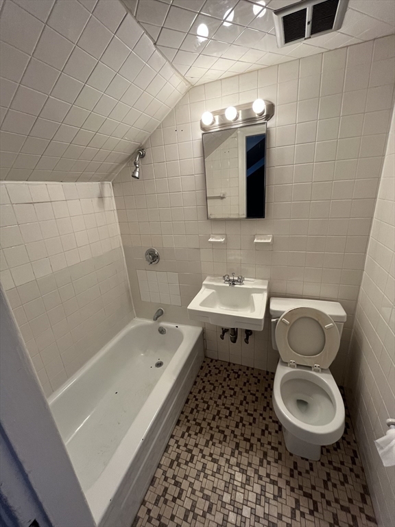 Studio bed, 1 bath apartment for rent at 120 Charles Unit 10, Beacon Hill — photo 3 of 4