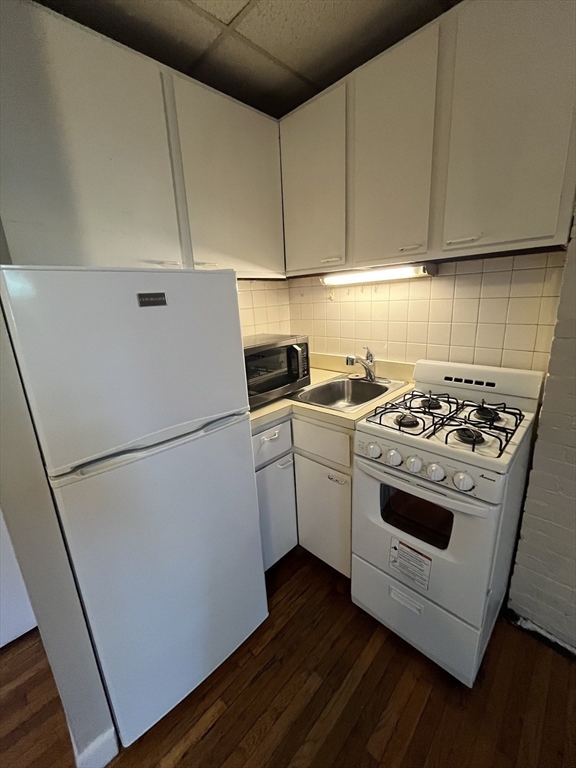 Studio bed, 1 bath apartment for rent at 120 Charles Unit 10, Beacon Hill — photo 1 of 4