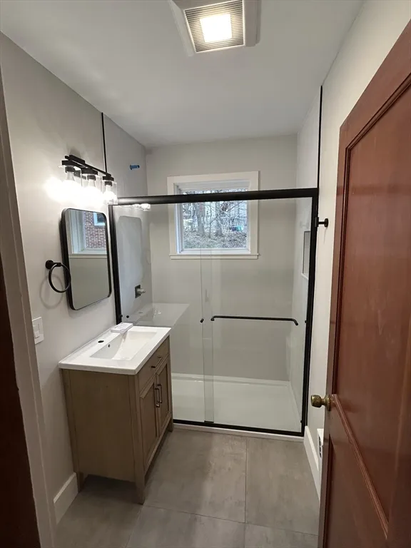 4 bed, 2 bath apartment for rent at 120 Colborne Rd Unit 2, Brighton — photo 9 of 11