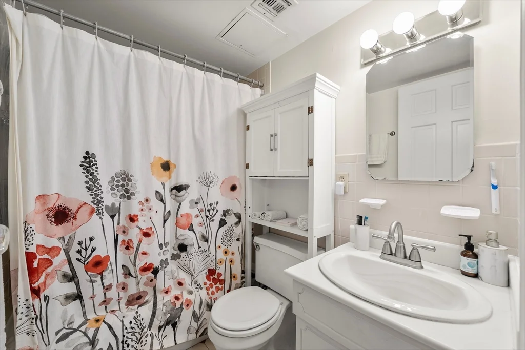 2 bed, 1 bath apartment for rent at 120 Commercial St Unit 3-2, Waterfront — photo 7 of 8