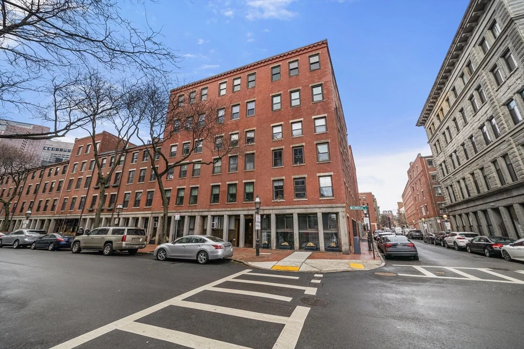 2 bed, 1 bath apartment for rent at 120 Commercial St Unit 3-2, Waterfront — photo 1 of 8