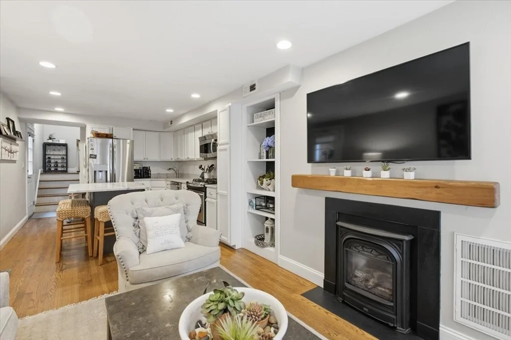 2 bed, 2 bath apartment for rent at 120 Elm St, Charlestown — photo 3 of 27