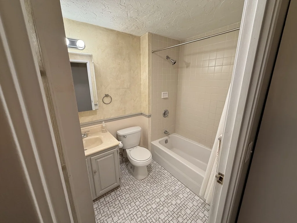 1 bed, 1 bath apartment for rent at 120 Fellsview Ter Unit 121, Haywardville — photo 12 of 18