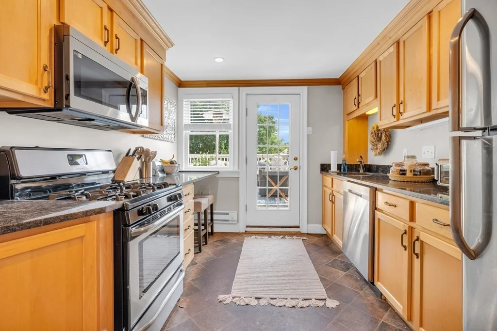3 bed, 2 bath apartment for rent at 120 G St Unit 2, South Boston — photo 2 of 27
