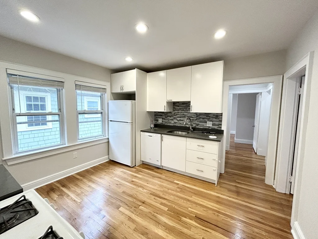 4 bed, 1 bath apartment for rent at 120 Hillside St Unit 2, Mission Hill