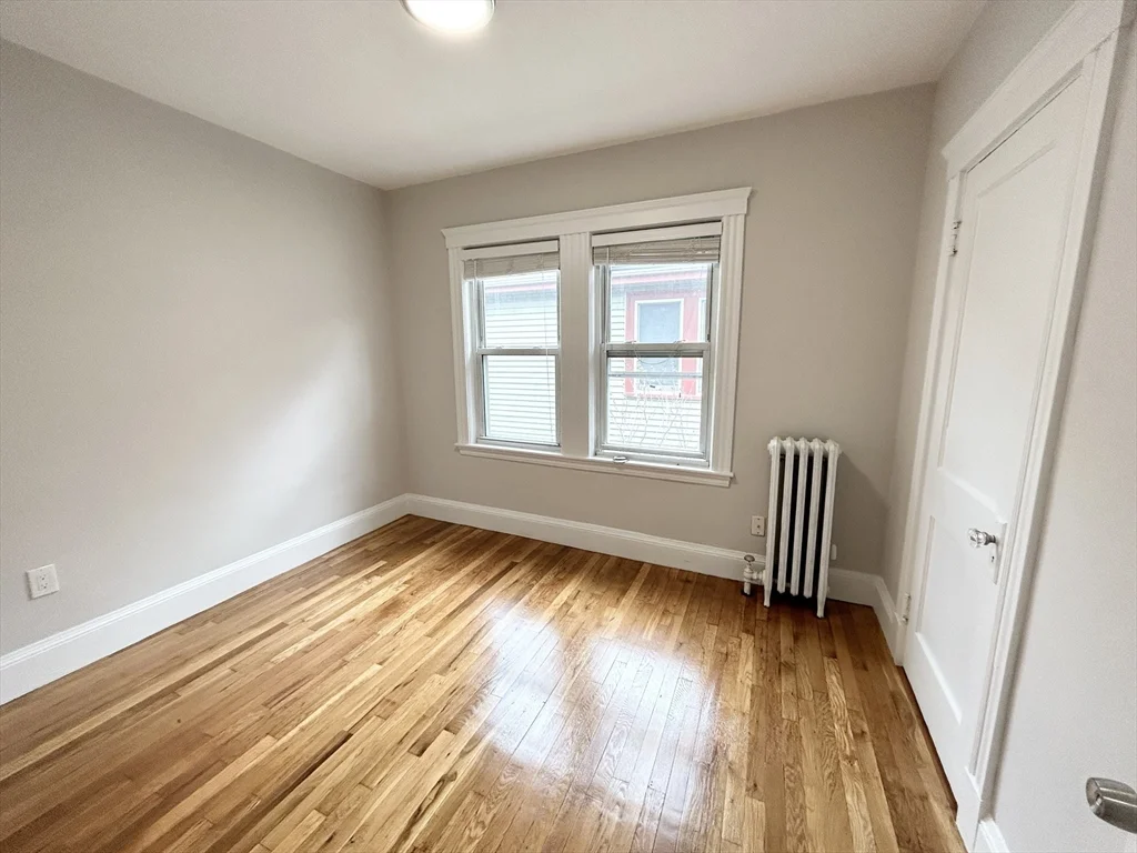 4 bed, 1 bath apartment for rent at 120 Hillside St Unit 2, Mission Hill — photo 6 of 10