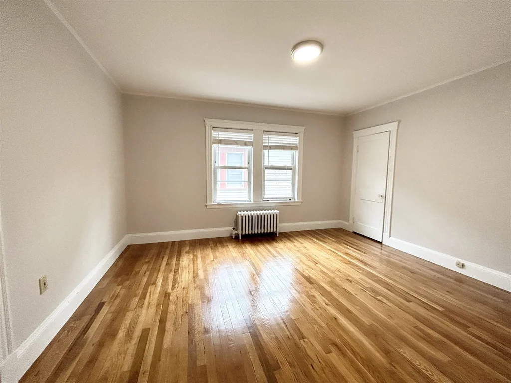 4 bed, 1 bath apartment for rent at 120 Hillside St Unit 2, Mission Hill — photo 7 of 10