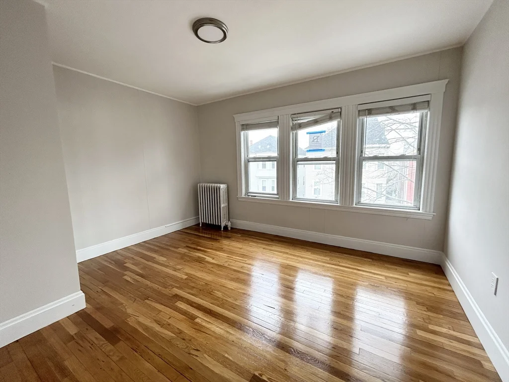 4 bed, 1 bath apartment for rent at 120 Hillside St Unit 2, Mission Hill — photo 4 of 10