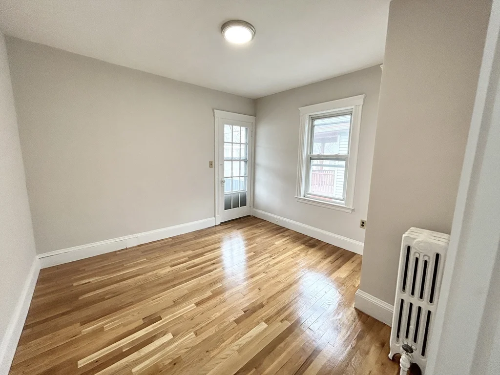 4 bed, 1 bath apartment for rent at 120 Hillside St Unit 2, Mission Hill — photo 5 of 10