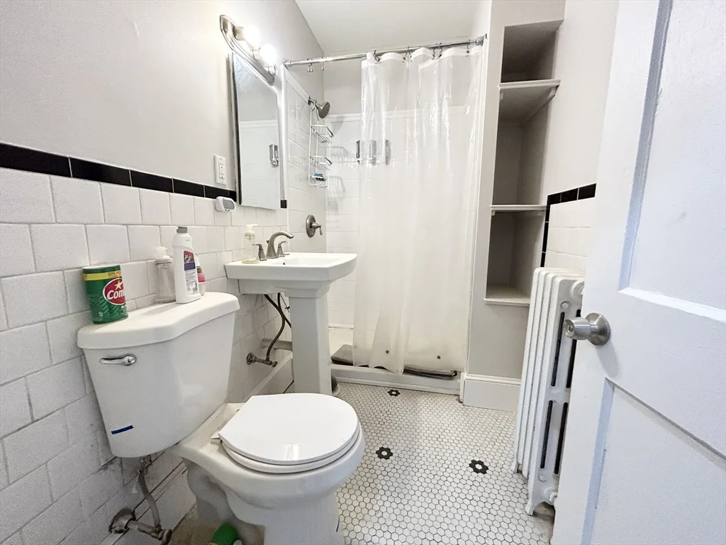 4 bed, 1 bath apartment for rent at 120 Hillside St Unit 2, Mission Hill — photo 9 of 10