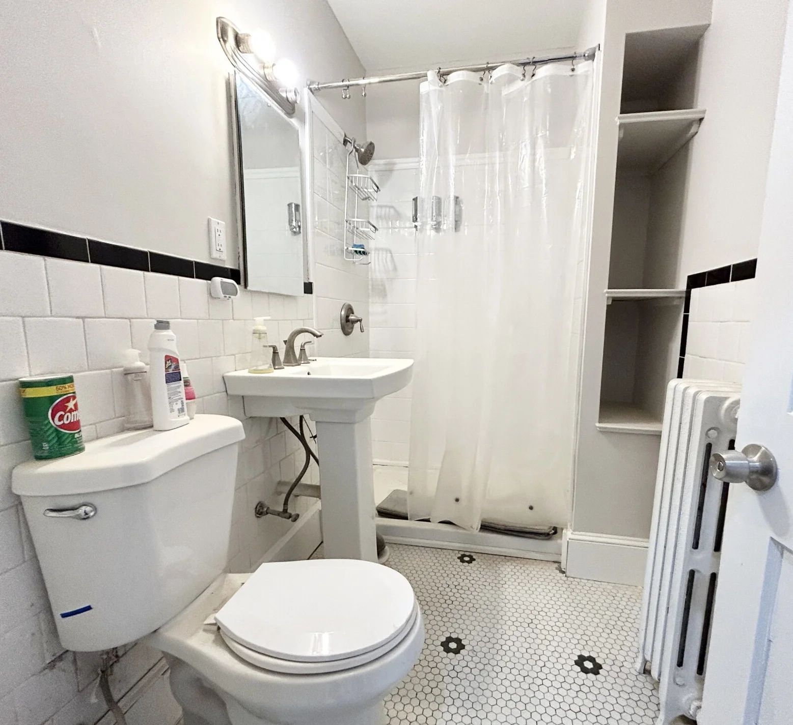 4 bed, 1 bath apartment for rent at 120 Hillside St Unit 2A, Mission Hill — photo 4 of 9