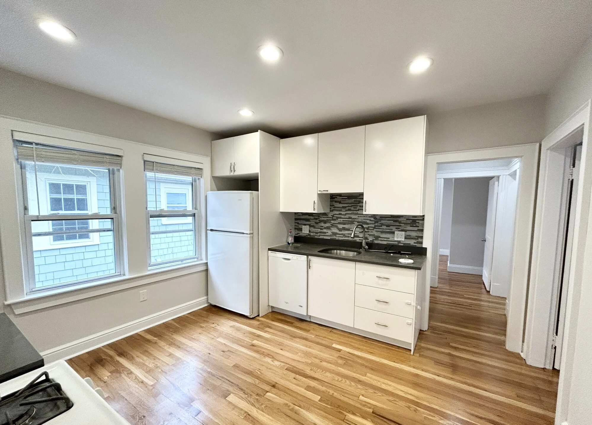 4 bed, 1 bath apartment for rent at 120 Hillside St Unit 2A, Mission Hill — photo 2 of 9