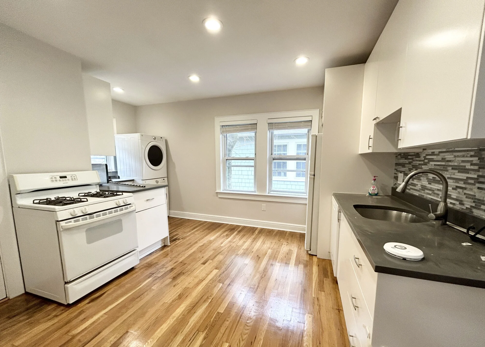 4 bed, 1 bath apartment for rent at 120 Hillside St Unit 2A, Mission Hill — photo 1 of 9