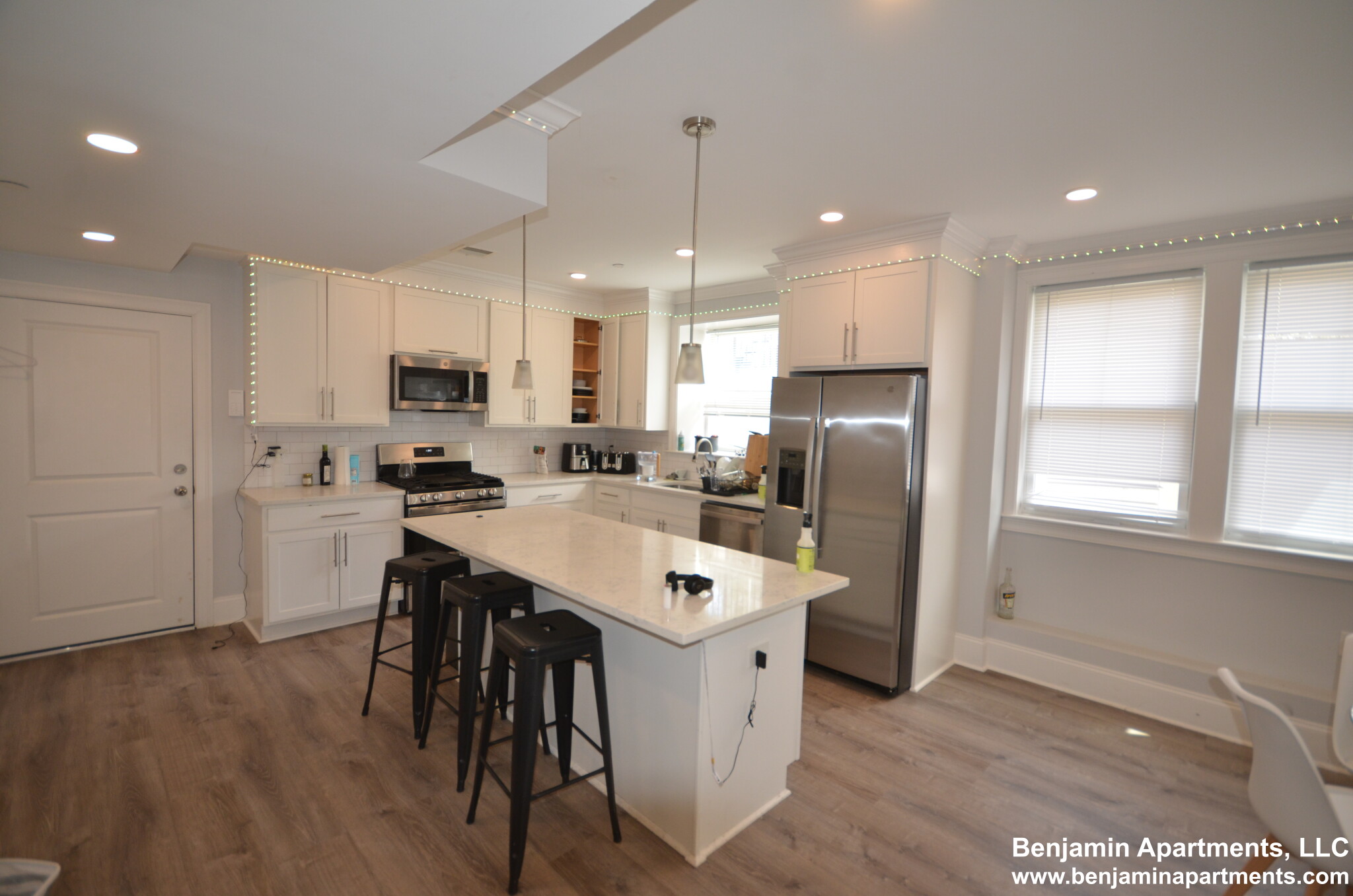 4 bed, 2 bath apartment for rent at 120 Kenrick St Unit 1F, Oak Square — photo 1 of 35