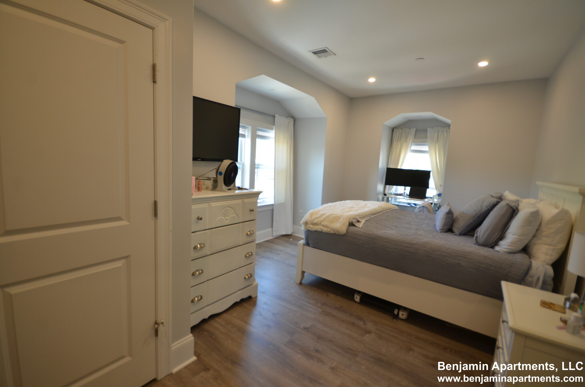 4 bed, 2 bath apartment for rent at 120 Kenrick St Unit 6D, Oak Square — photo 12 of 24
