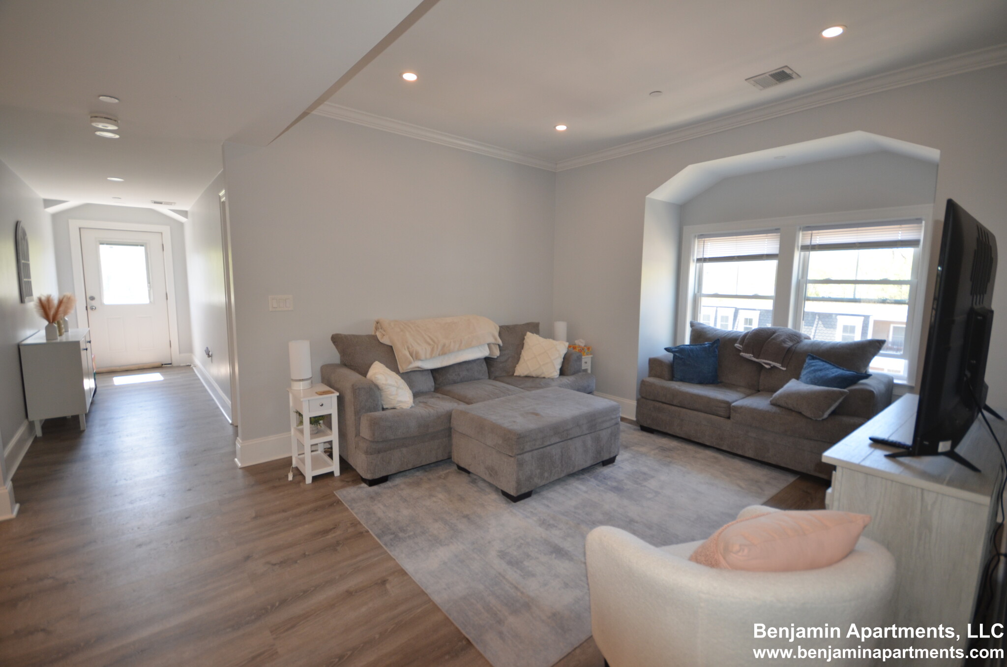 4 bed, 2 bath apartment for rent at 120 Kenrick St Unit 6D, Oak Square — photo 5 of 24