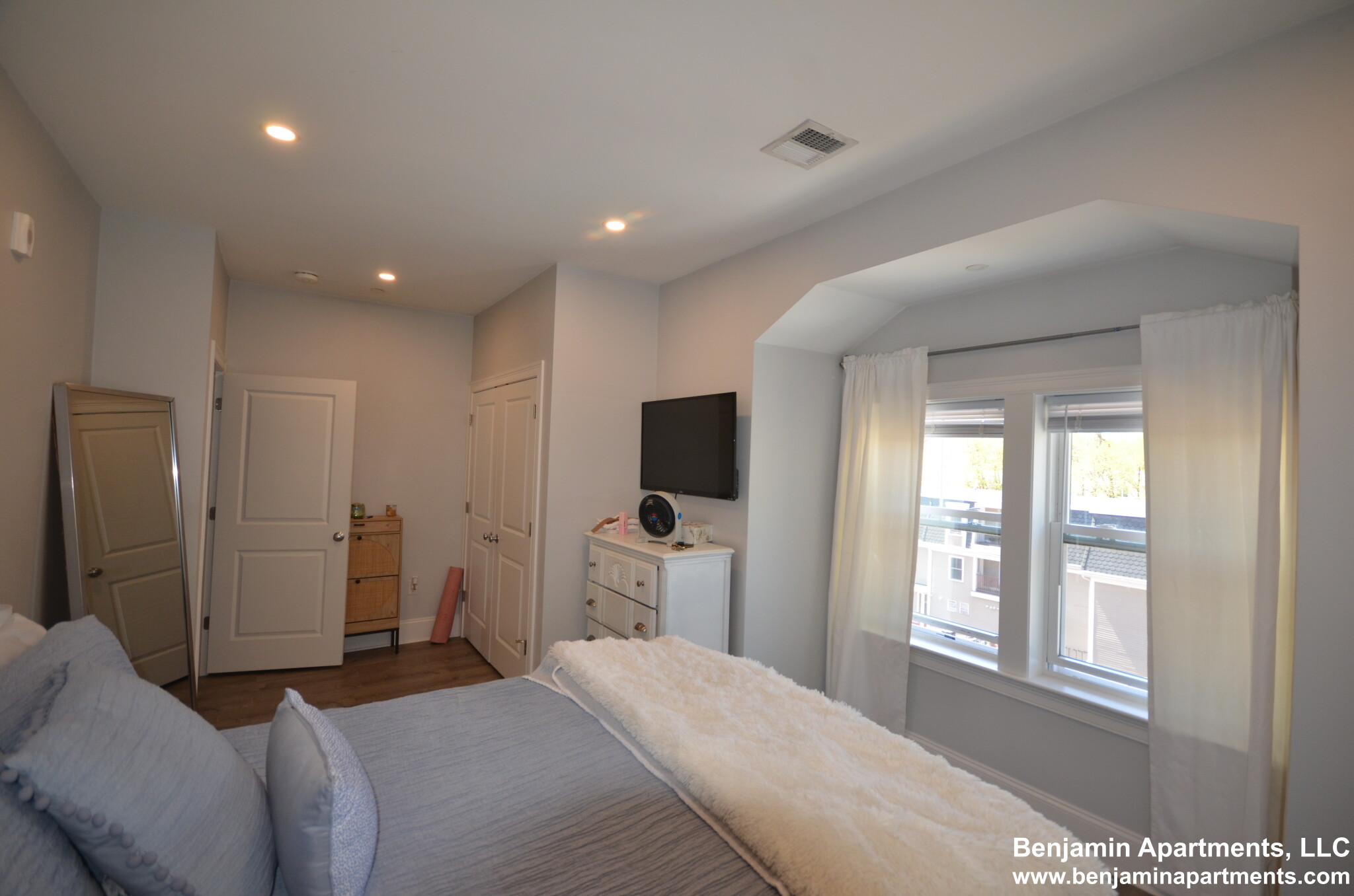 4 bed, 2 bath apartment for rent at 120 Kenrick St Unit 6D, Oak Square — photo 14 of 24