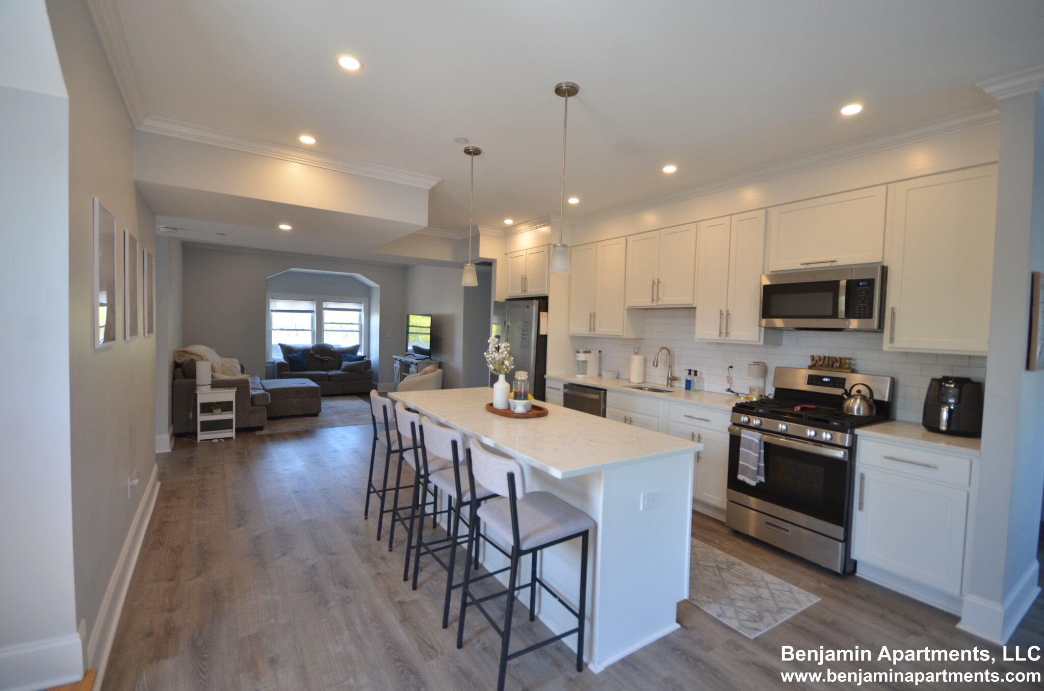 4 bed, 2 bath apartment for rent at 120 Kenrick St Unit 6D, Oak Square — photo 3 of 24