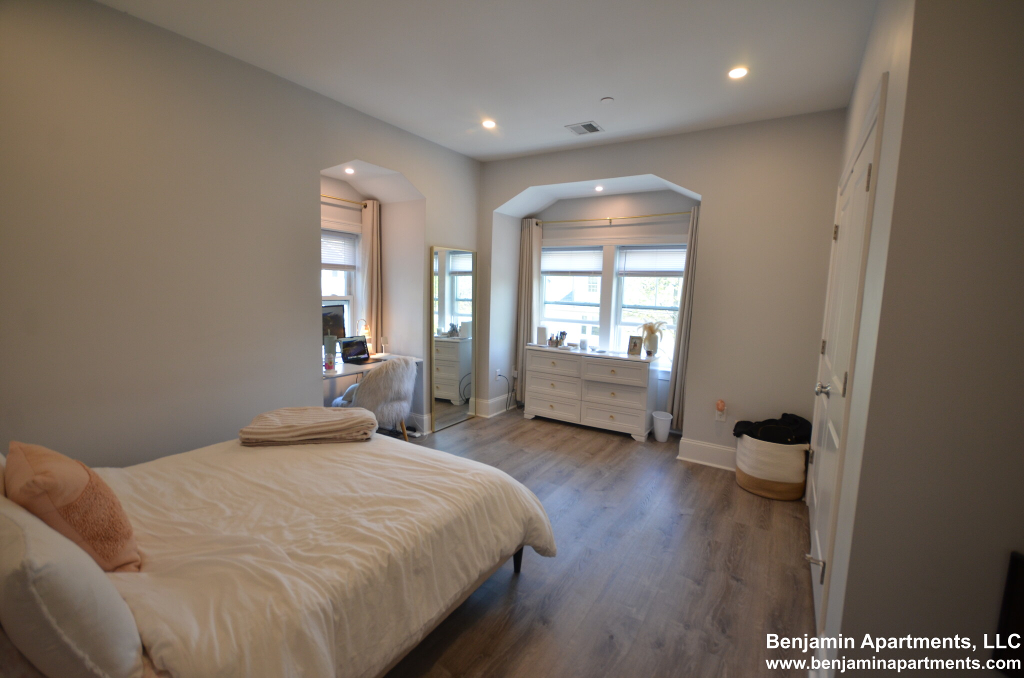 4 bed, 2 bath apartment for rent at 120 Kenrick St Unit 6D, Oak Square — photo 7 of 24