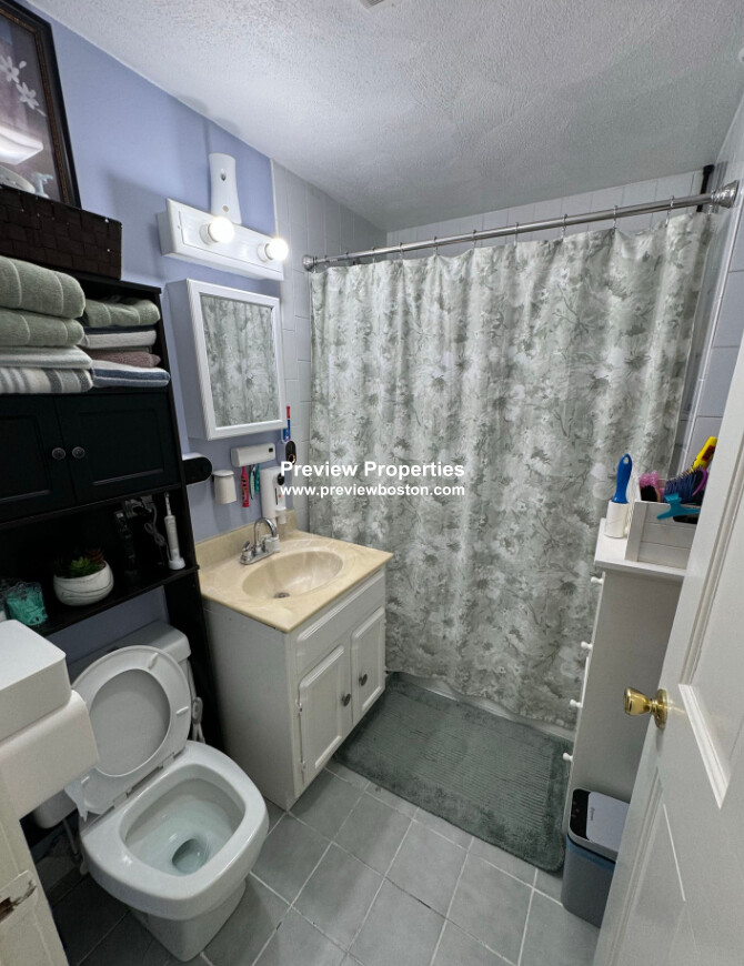 1 bed, 1 bath apartment for rent at 120 London St Unit 4P, East Boston