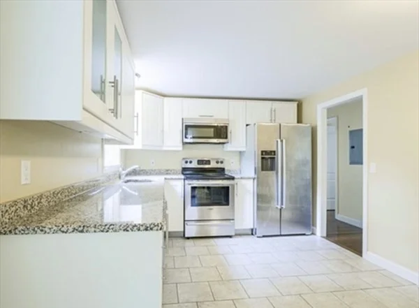 3 bed, 1 bath apartment for rent at 120 Madison Ave Unit 120, Arlington Heights — photo 6 of 14