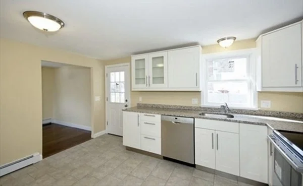 3 bed, 1 bath apartment for rent at 120 Madison Ave Unit 120, Arlington Heights — photo 5 of 14