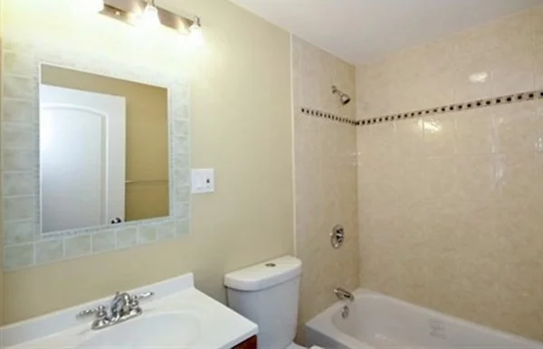 3 bed, 1 bath apartment for rent at 120 Madison Ave Unit 120, Arlington Heights — photo 11 of 14