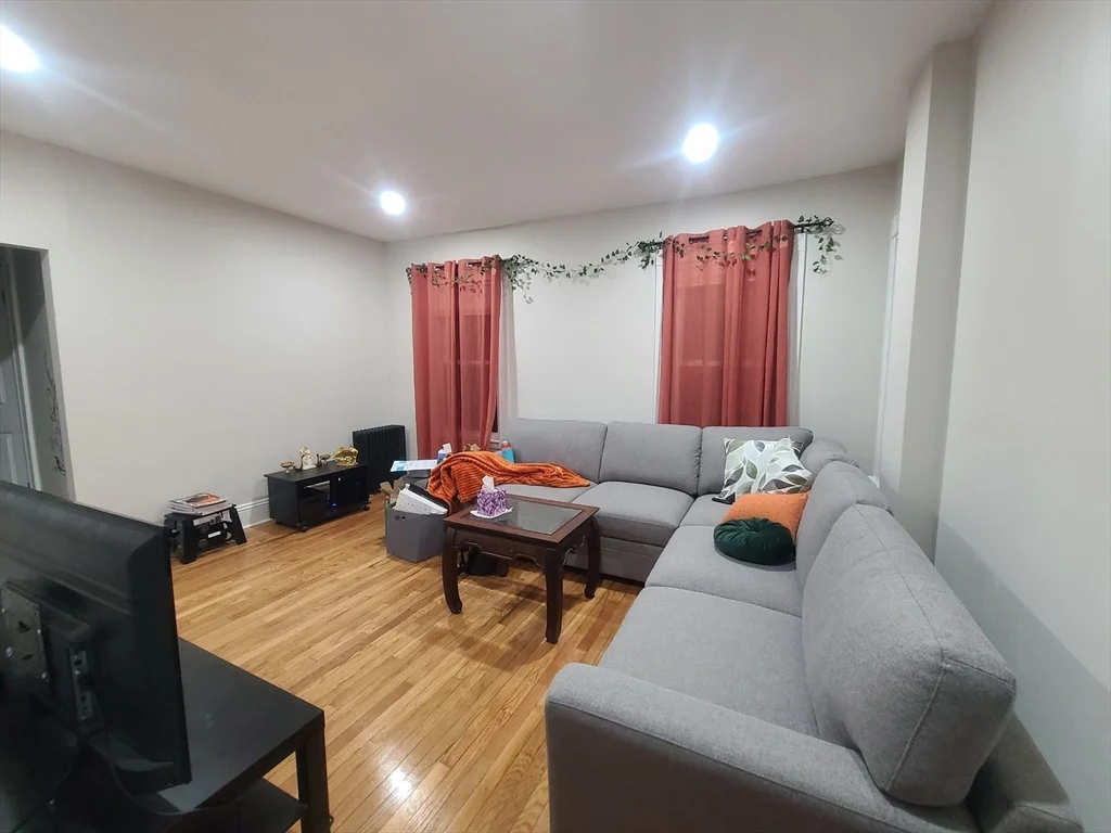 3 bed, 2 bath apartment for rent at 120 Mill St Unit 1, Worcester — photo 1 of 8