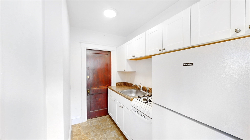 1 bed, 1 bath apartment for rent at 120 Summer St Unit 11, Malden — photo 4 of 16
