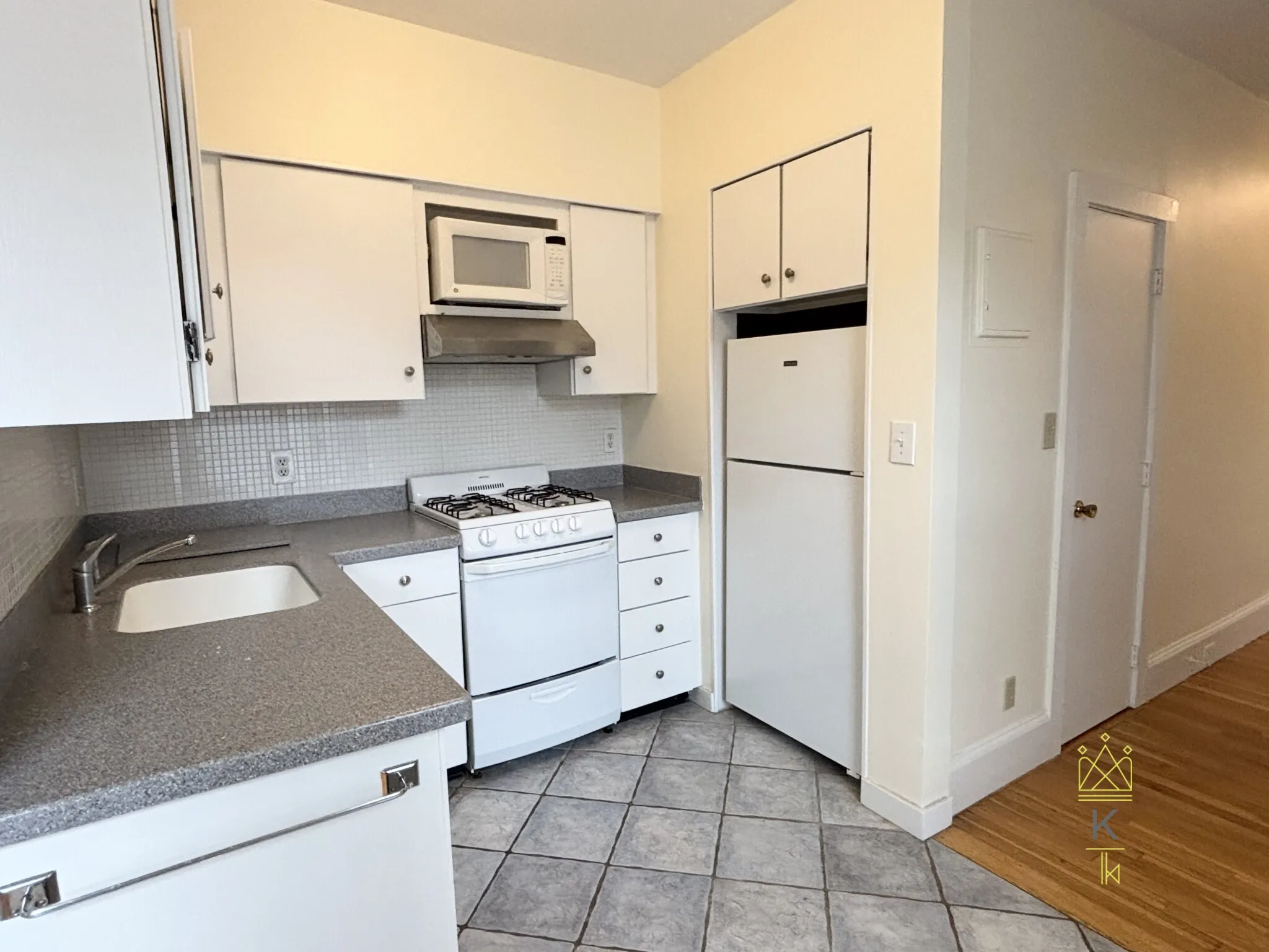 2 bed, 1 bath apartment for rent at 120 Sutherland Rd Unit 11, Brighton — photo 2 of 12