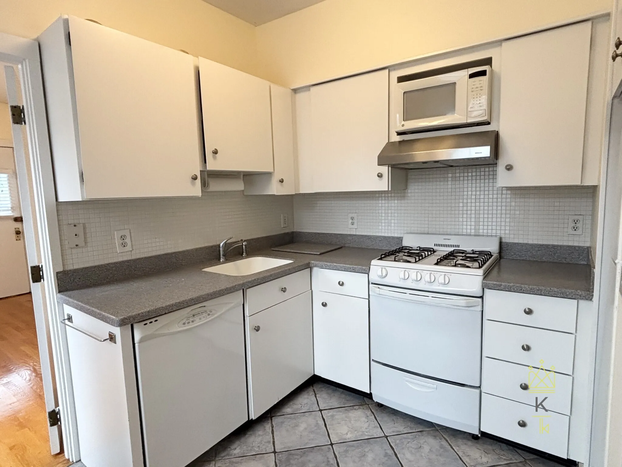 2 bed, 1 bath apartment for rent at 120 Sutherland Rd Unit 11, Brighton — photo 1 of 12
