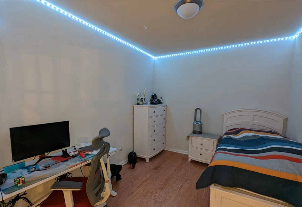 2 bed, 1 bath apartment for rent at 120 University Ave Unit 2212, Westwood — photo 5 of 7