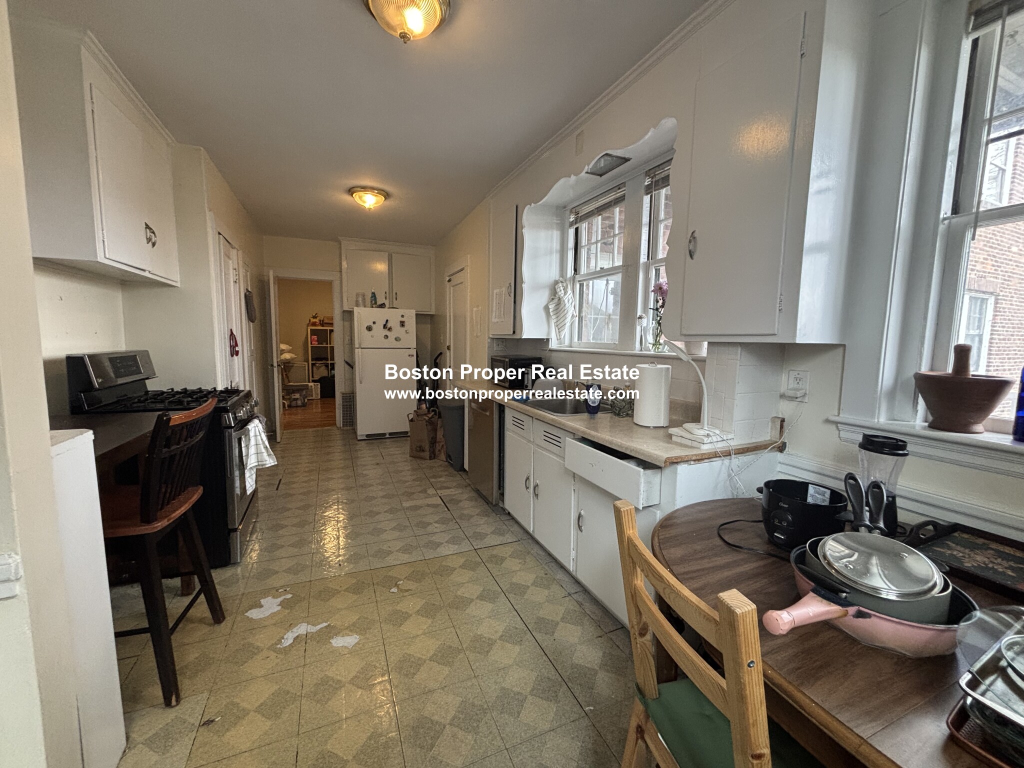 4 bed, 1 bath apartment for rent at 120 University Rd Unit 201, Aspinwall Hill — photo 4 of 10