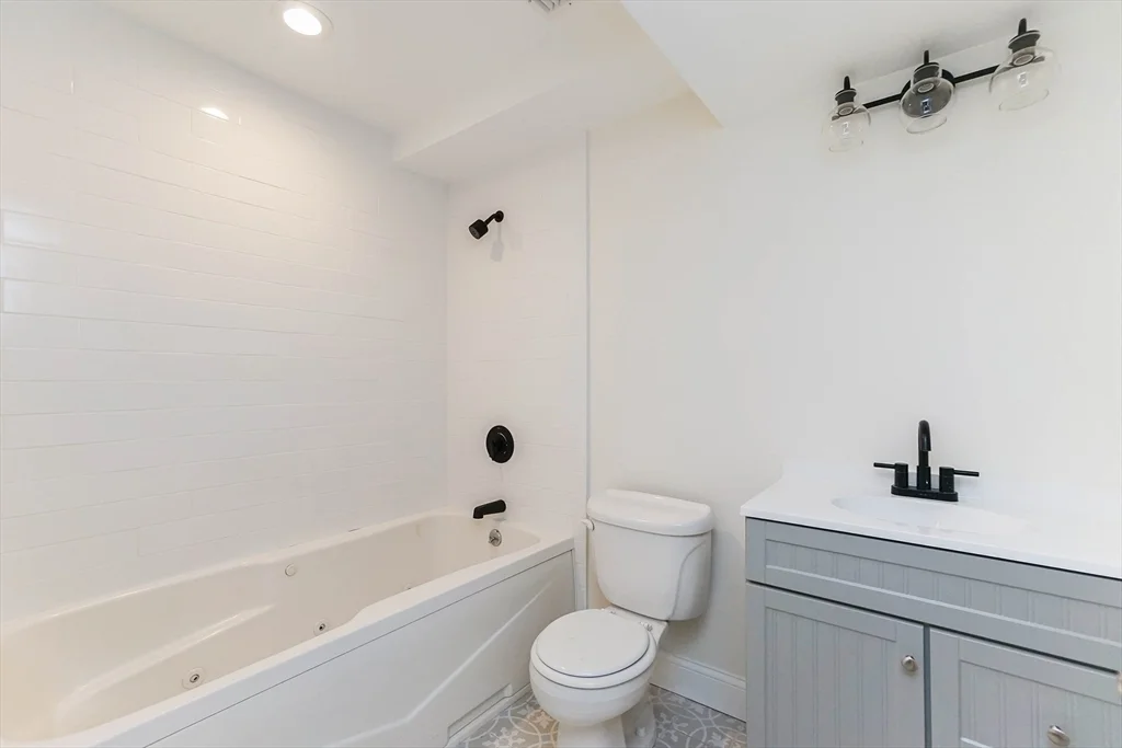 2 bed, 2 bath apartment for rent at 120 W 7th St Unit 105, South Boston — photo 12 of 18