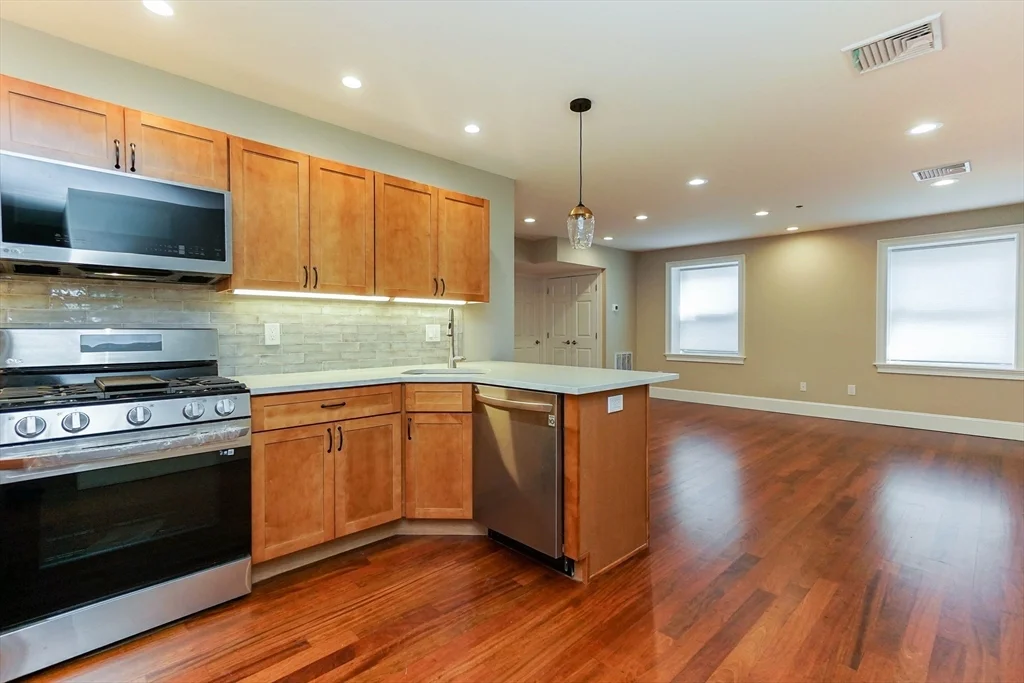 2 bed, 2 bath apartment for rent at 120 W 7th St Unit 105, South Boston — photo 2 of 18