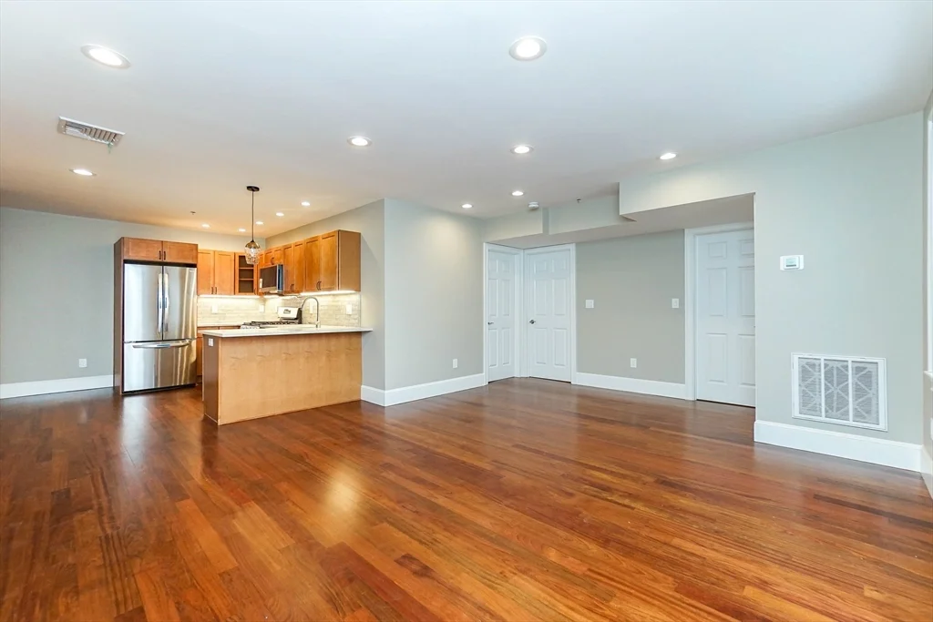 2 bed, 2 bath apartment for rent at 120 W 7th St Unit 105, South Boston — photo 4 of 18