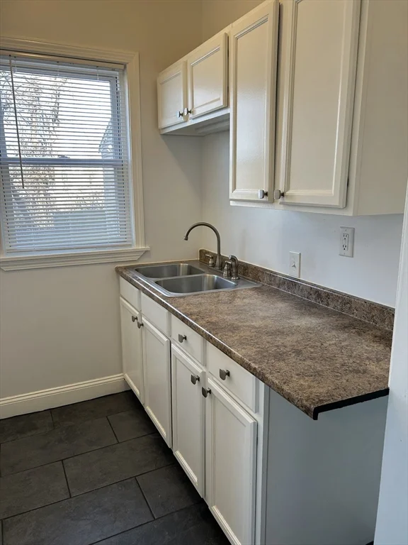 2 bed, 1 bath apartment for rent at 120 Walnut St Unit 1, Fall River — photo 3 of 10