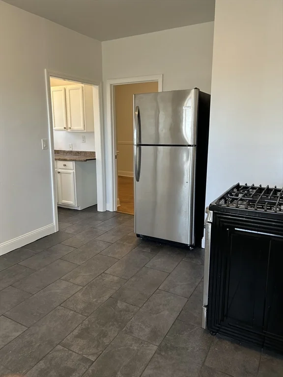 2 bed, 1 bath apartment for rent at 120 Walnut St Unit 1, Fall River — photo 4 of 10