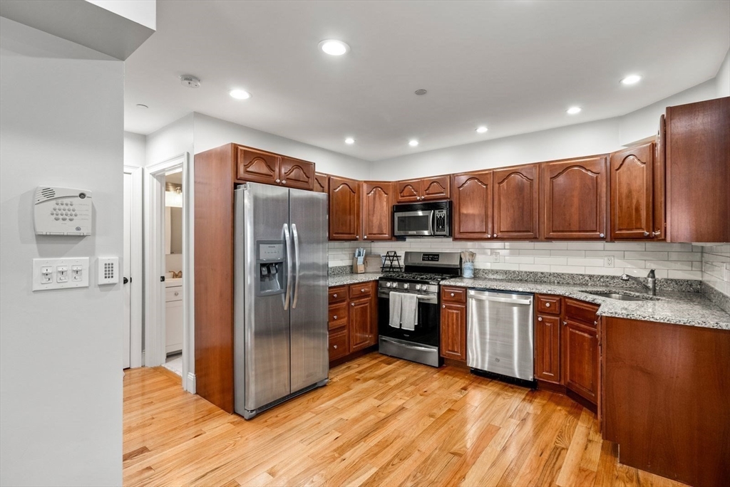 3 bed, 2 bath apartment for rent at 120 West 7th Unit 101, South Boston — photo 6 of 37
