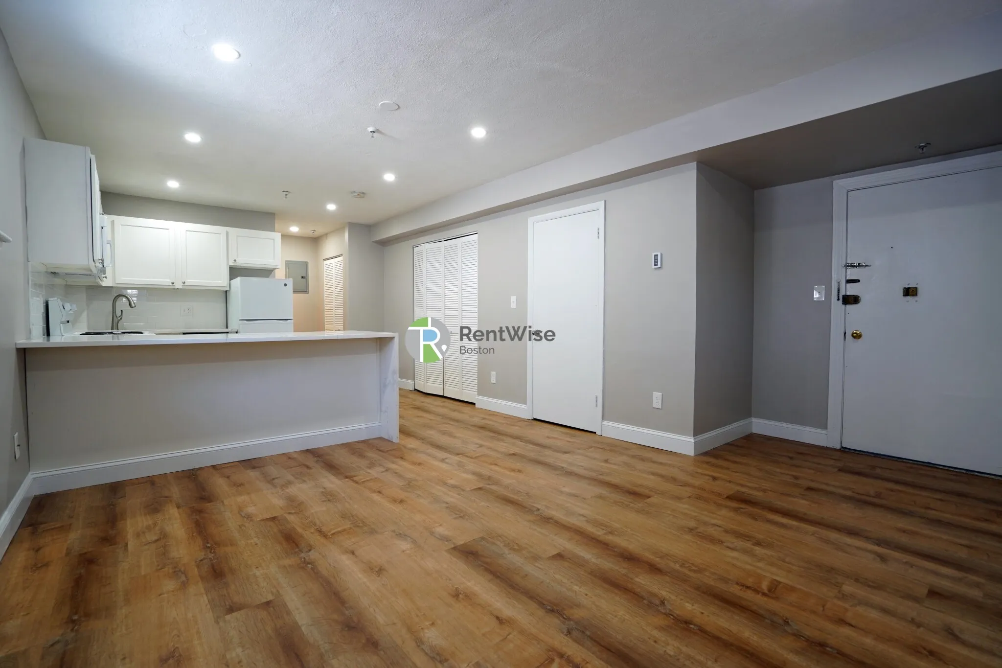Studio bed, 1 bath apartment for rent at 1200 Commonwealth Ave Unit 1A, Brighton — photo 2 of 11