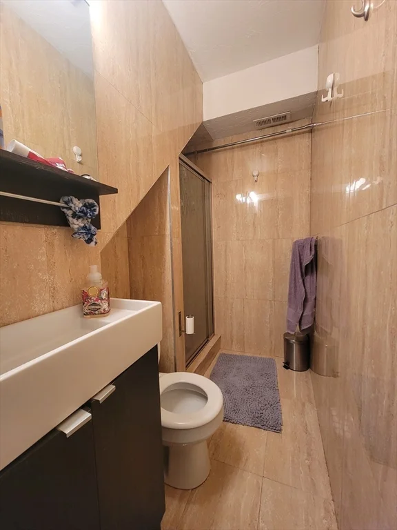 4 bed, 2 bath apartment for rent at 1203 Beacon St Unit 1, Coolidge Corner — photo 9 of 10