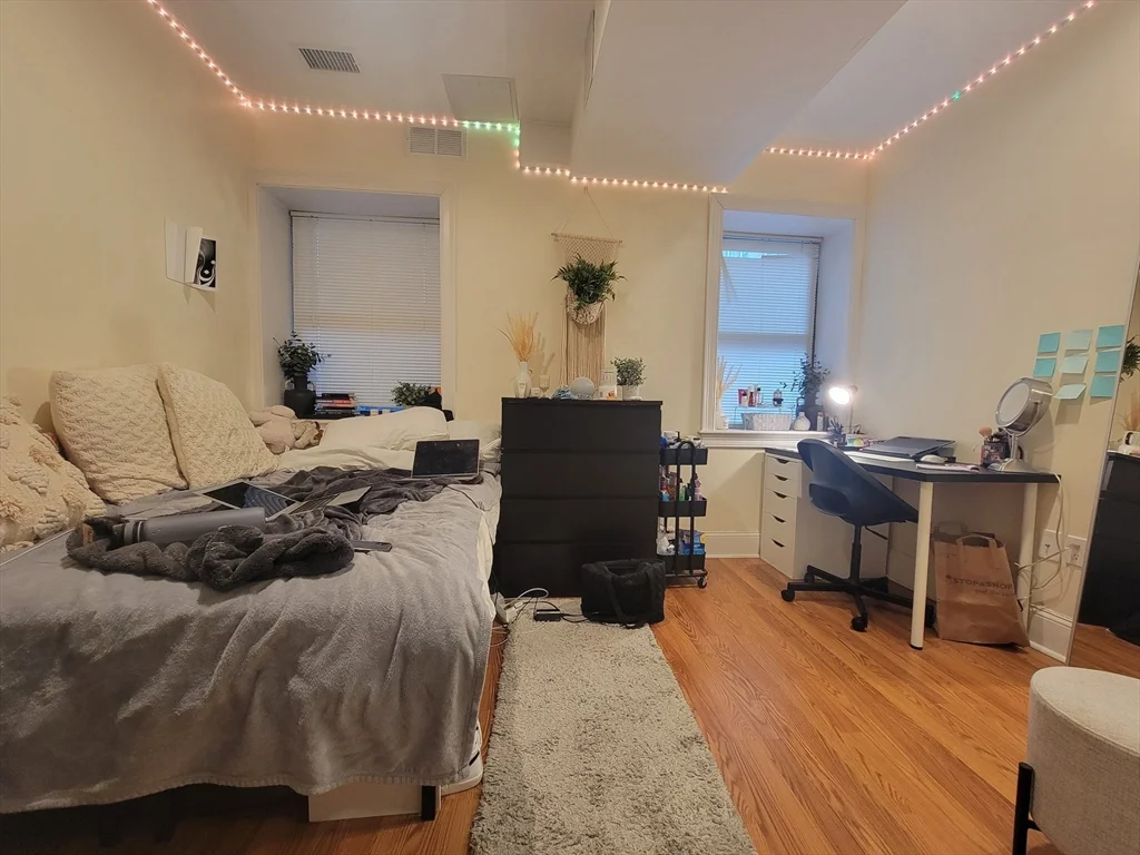 4 bed, 2 bath apartment for rent at 1203 Beacon St Unit 1, Coolidge Corner — photo 3 of 10