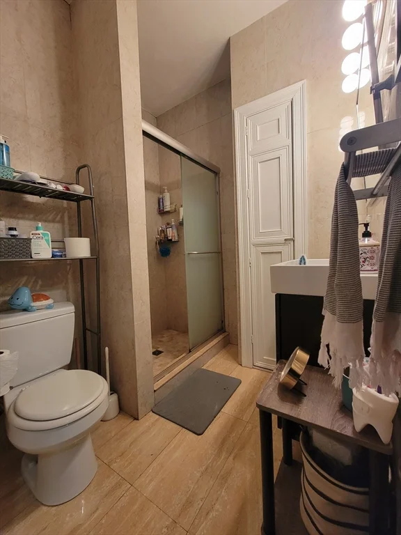 4 bed, 2 bath apartment for rent at 1203 Beacon St Unit 2, Brookline — photo 4 of 8