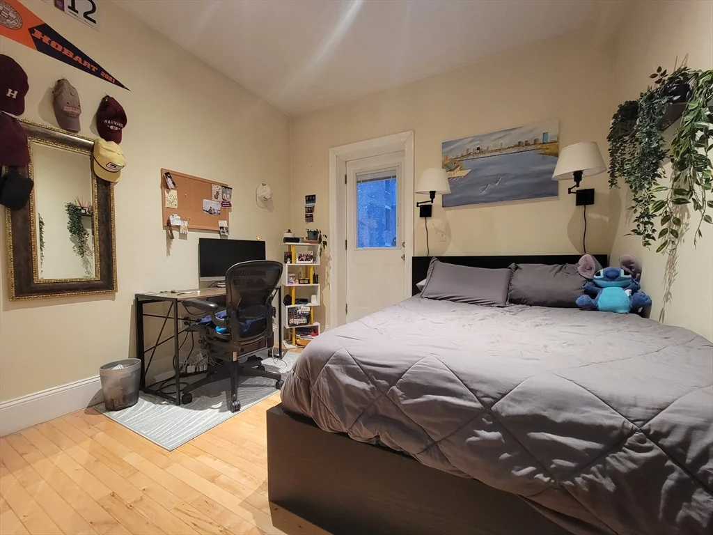 4 bed, 2 bath apartment for rent at 1203 Beacon St Unit 2, Brookline — photo 5 of 8